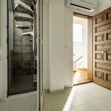 Apartment - 5615-21 Mallorca